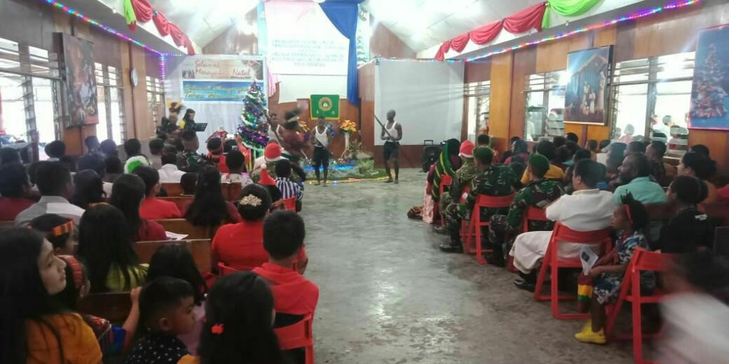 Satgas 432 dan Polres Tolikara Ibadah Natal Bersama Masyarakat di Gereja GIDI Tolikara